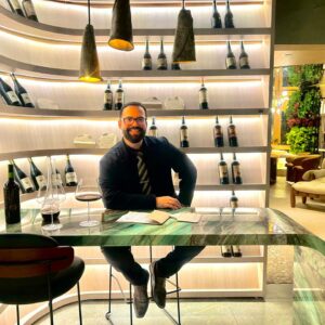 Exposição “ELEVEN” de Alex Allen marca 11 anos de trajetória artística com manifesto visual