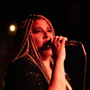 Energia e personalidade na voz de Tânia Nery!